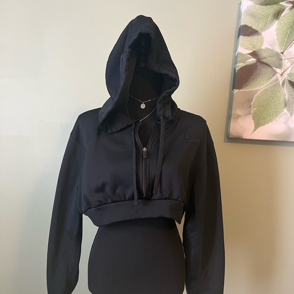 Cropped Nike hoodie
